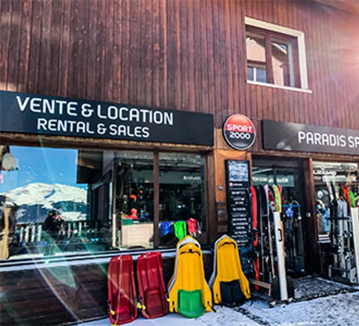Extérieur du magasin SPORT 2000 PEISEY VALLANDRY BERARD SKISHOP
