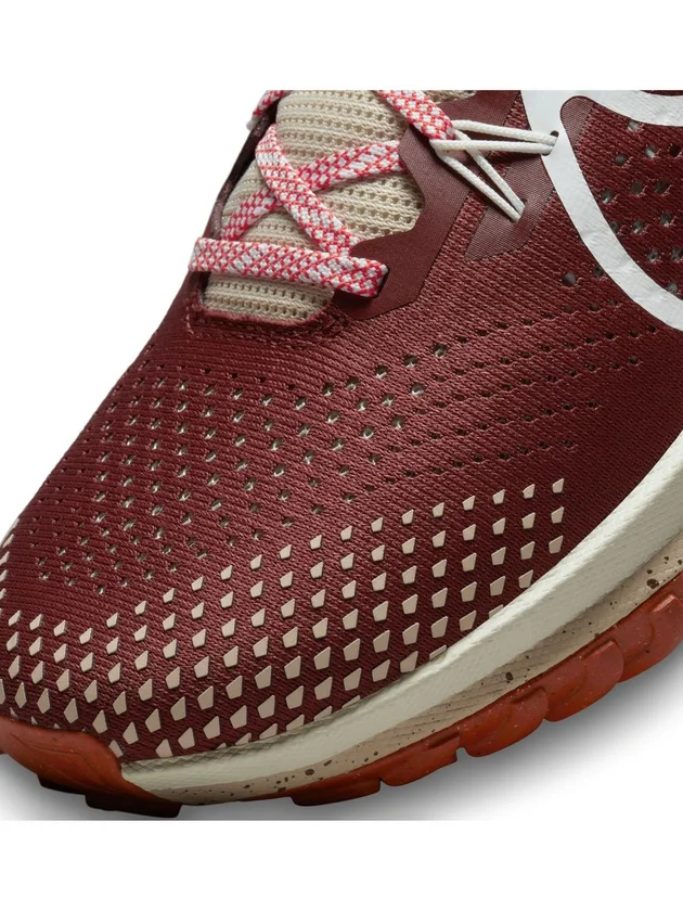 React Pegasus Trail 4