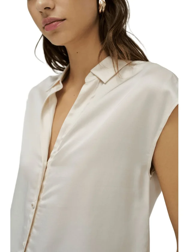 Basic Sleeveless Shirt