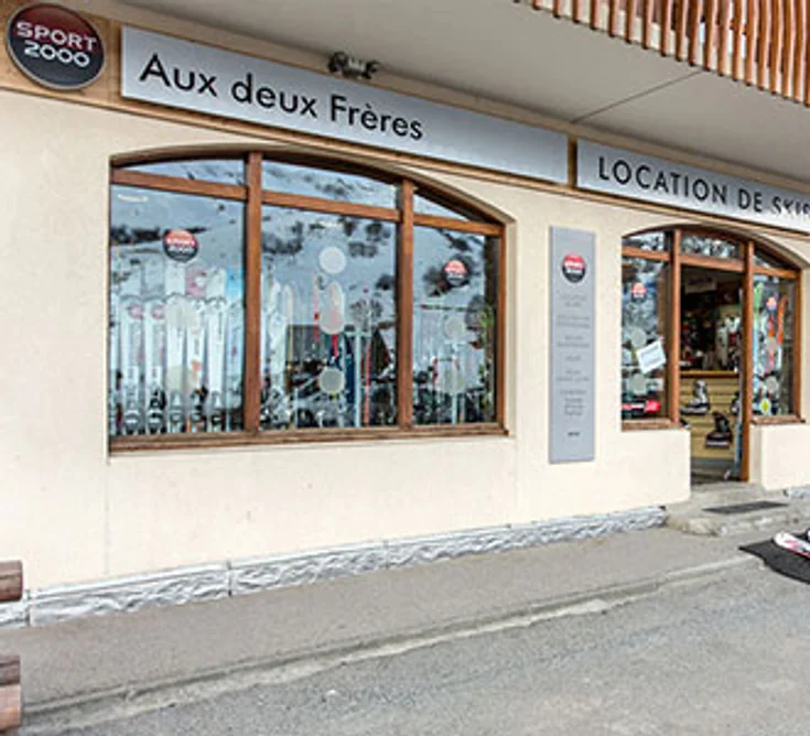 Extérieur du magasin SPORT 2000 ALBIEZ MONTROND AUX DEUX FRERES