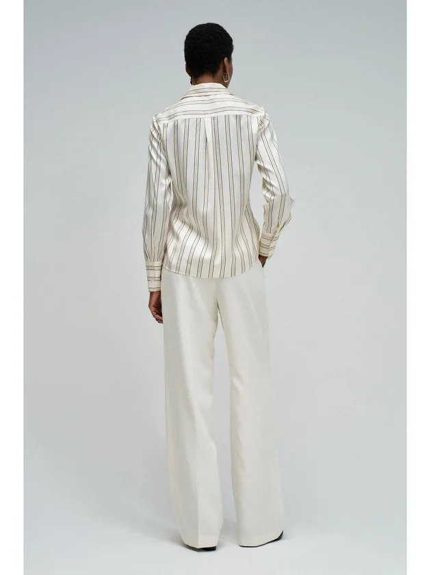 Basic Shirt Front Button Up Closure
