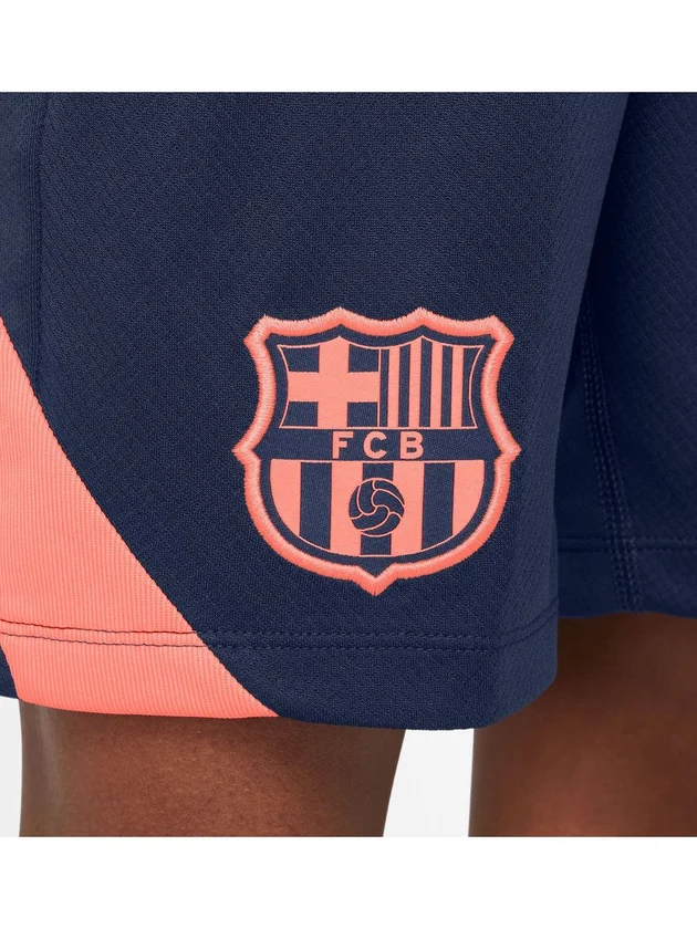 Barcelone Strike Third