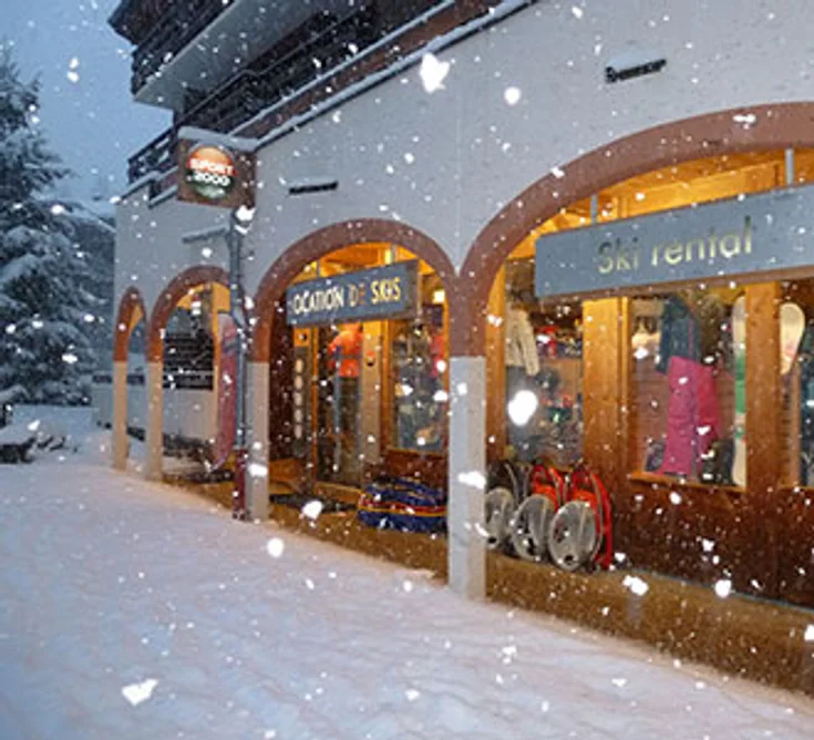 Extérieur du magasin SPORT 2000 MORILLON STATION AUBEN SKI