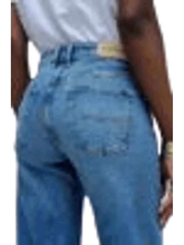 True W Front Pocket Details
