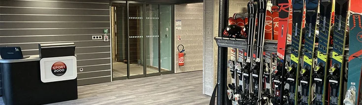 Intérieur du magasin SPORT 2000 CHAMPAGNY EN VANOISE ALPINA SKI SHOP