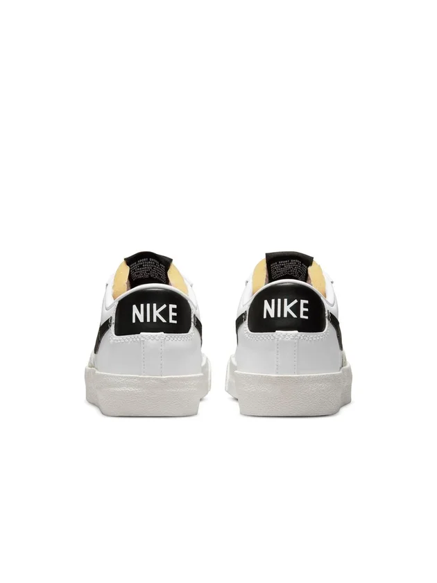 Blazer Low 77