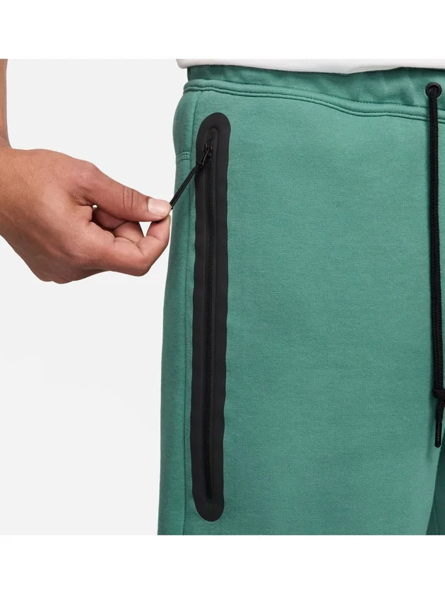 Tech Fleece Short