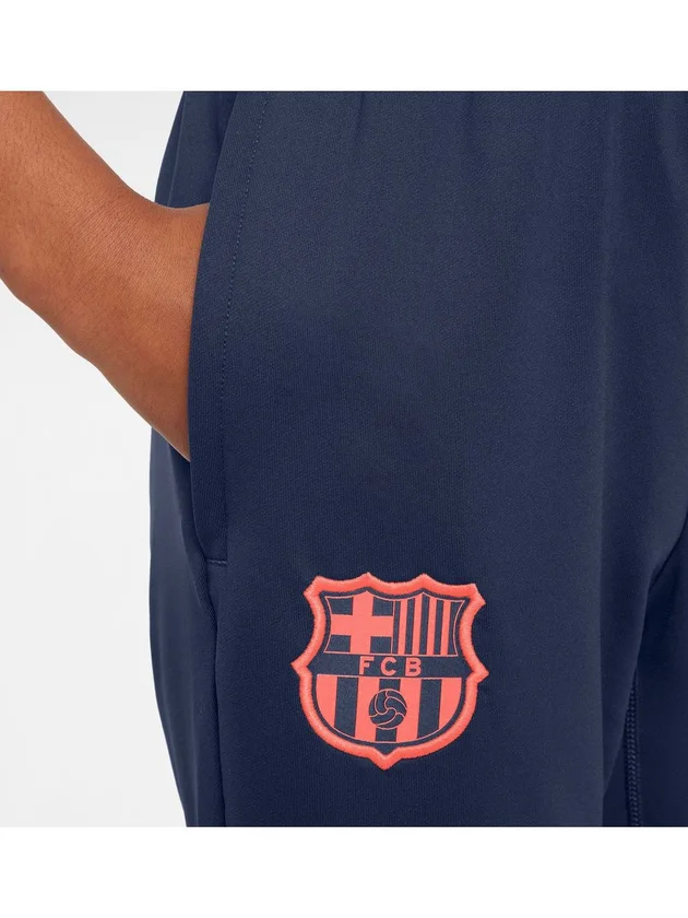 Barcelone Strike Third