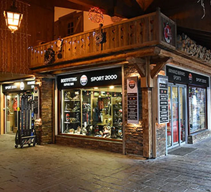 Extérieur du magasin SPORT 2000 LA PLAGNE BELLE PLAGNE ARMAND BERARD SPORTS