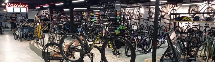 Intérieur du magasin MONDOVELO ANTHY SUR LEMAN