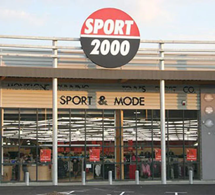 Extérieur du magasin SPORT 2000 ISSOIRE