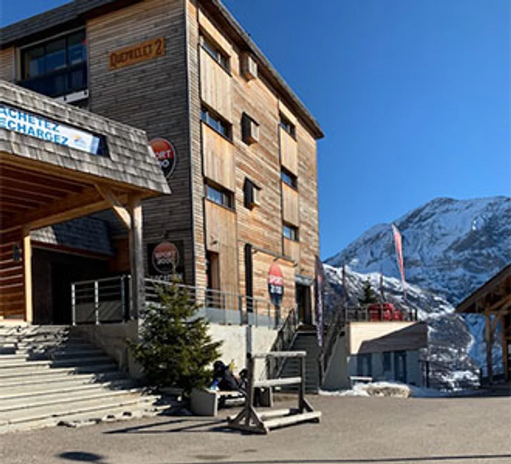 Extérieur du magasin SPORT 2000 ORCIERES MERLETTE QUEYRELET SPORTS