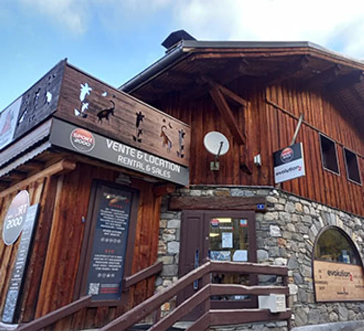 Extérieur du magasin SPORT 2000 LA PLAGNE SKI SHOP MONTCHAVIN SPORTSHOP PARADISKI