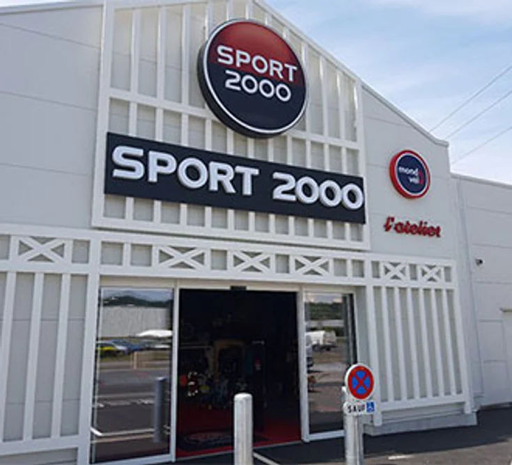 Extérieur du magasin SPORT 2000 DIVES SUR MER