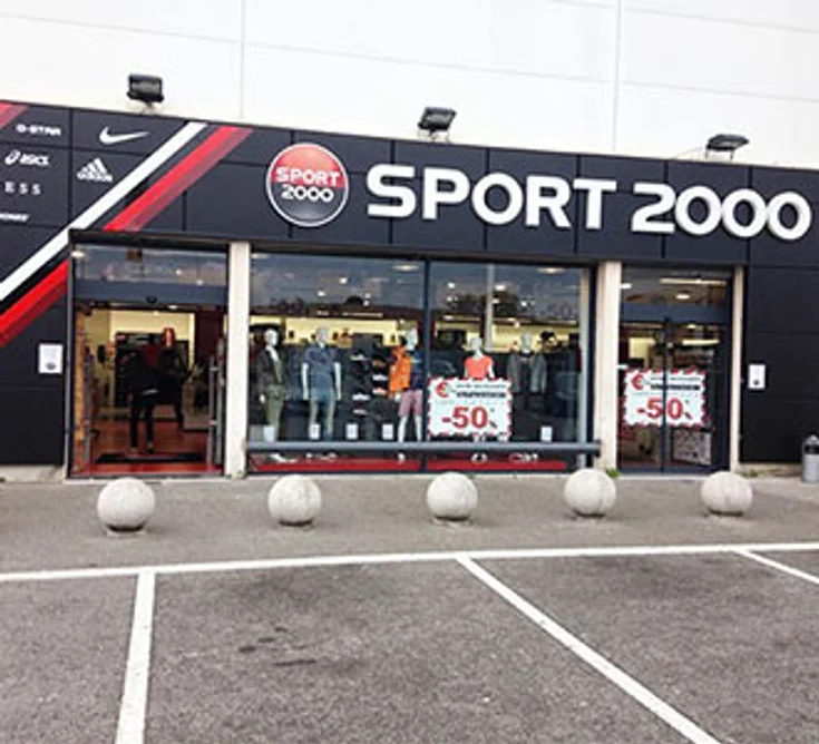 Extérieur du magasin SPORT 2000 FREJUS