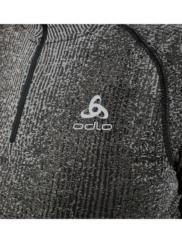 Bl Top Turtle Neck L S Half Zip