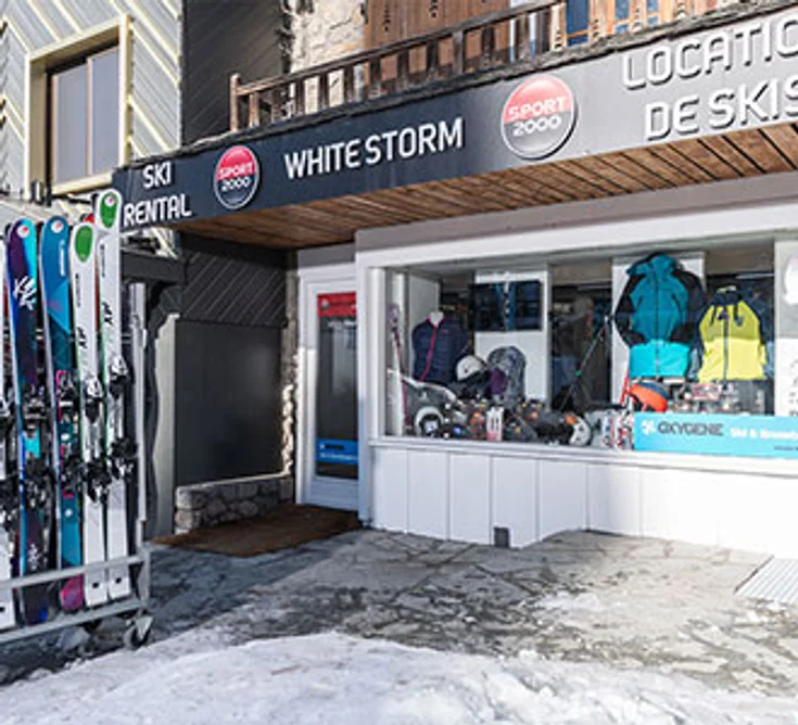Extérieur du magasin SPORT 2000 COURCHEVEL 1850 WHITE STORM