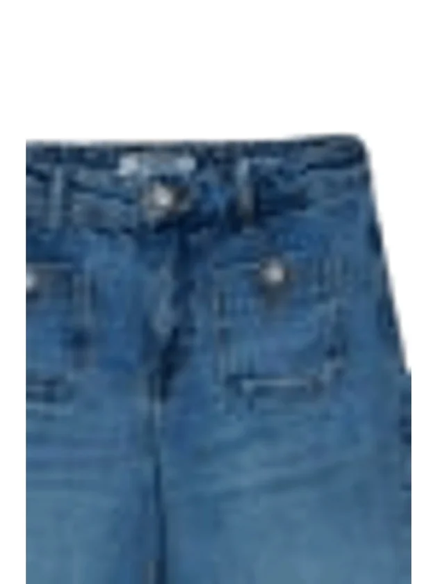 True W Front Pocket Details