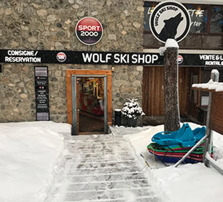 Extérieur du magasin SPORT 2000 PRA-LOUP WOLF SKI SHOP