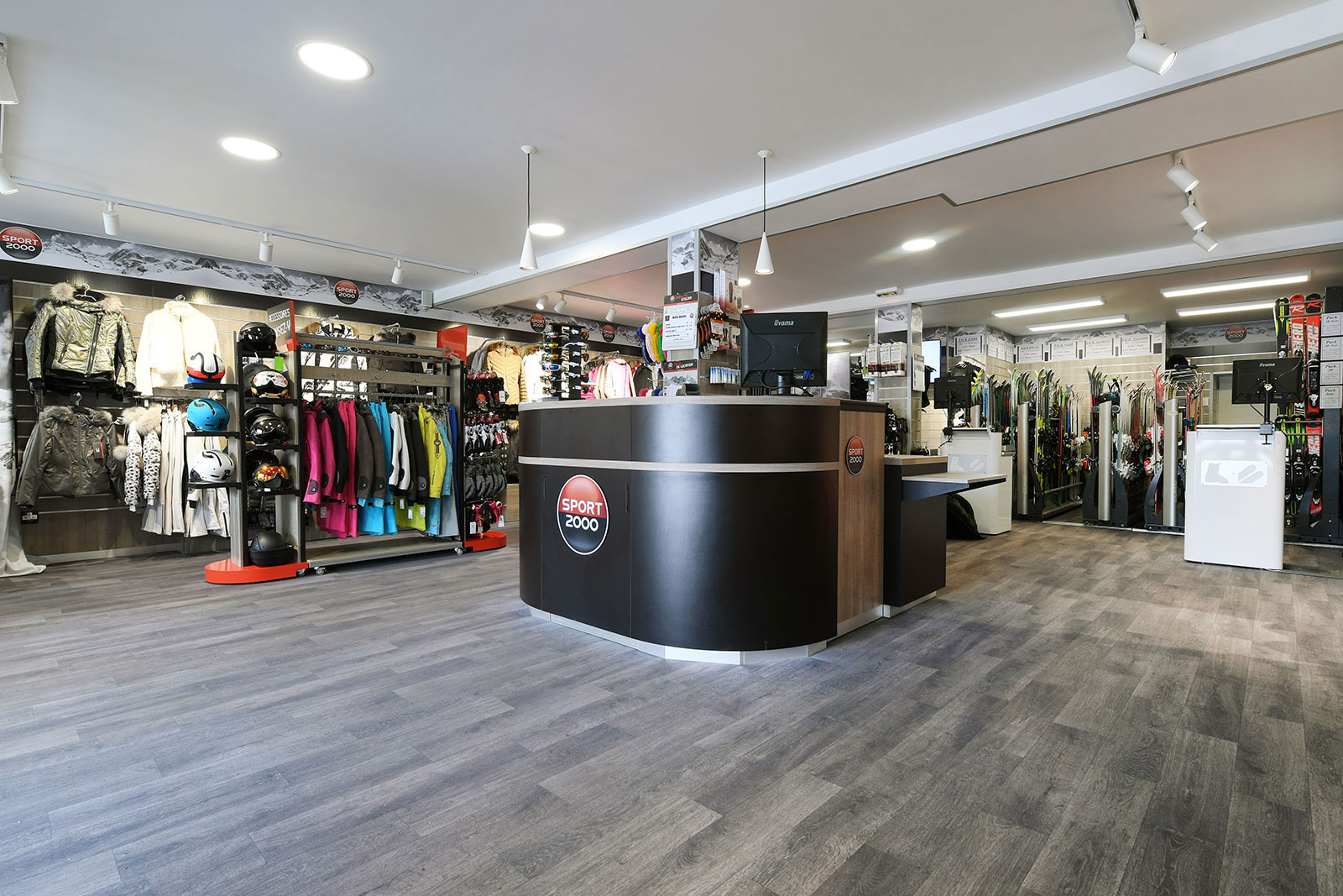 Intérieur d'un magasin Sport 2000 Montagne