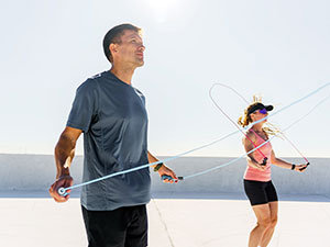 La corde à sauter : un accessoire de fitness indispensable